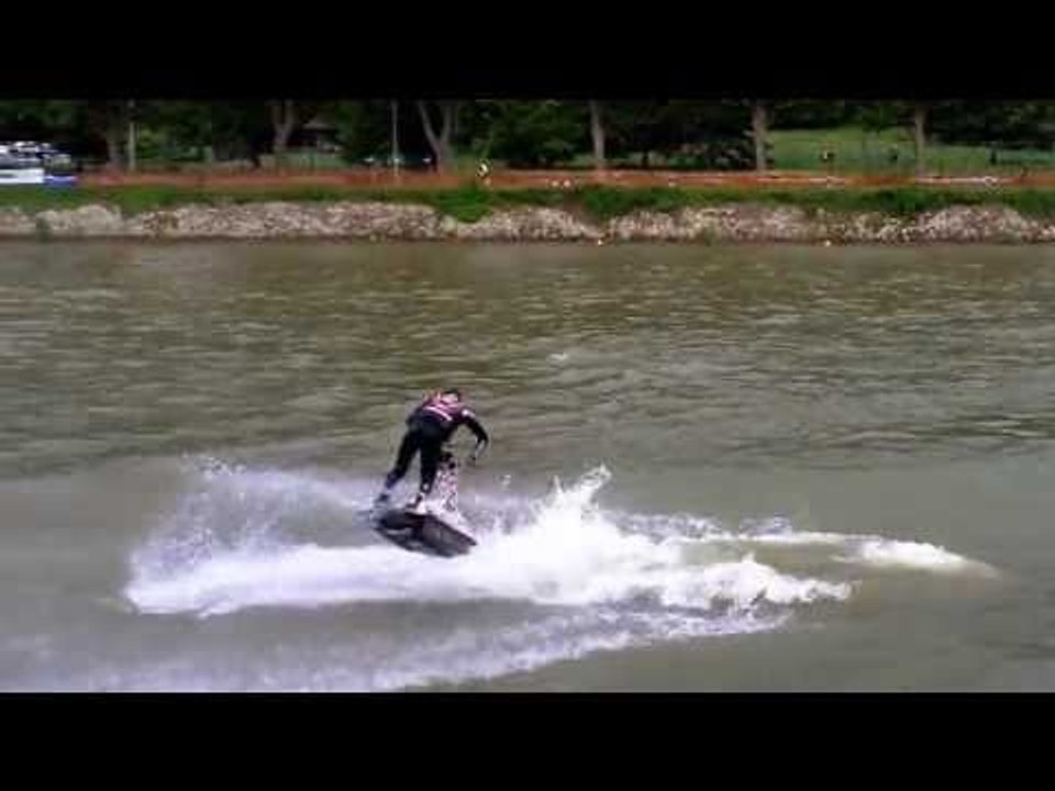 Vrille en jet-ski / Giro com jet-ski  HD