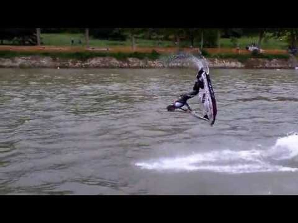 Salto en jet-ski / Salto mortal com jet-ski HD