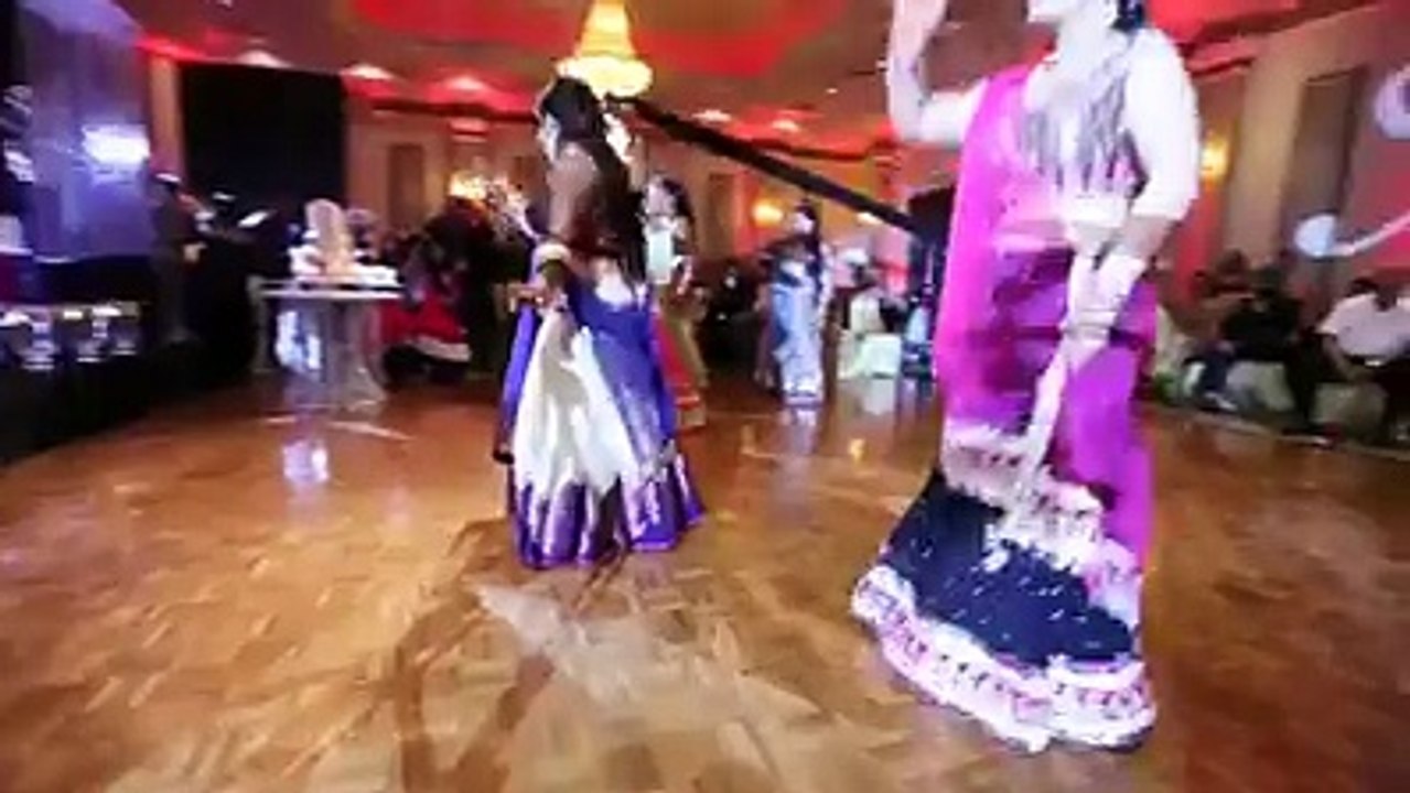 Lahore Desi Girls Wedding Dance '''' Mere Khawabu Mein Jo Aye