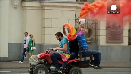 Arrests as pro and anti-gay rights activists clash in Moscow