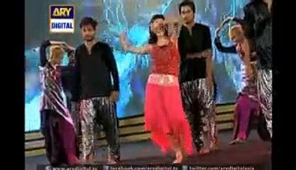 VJ Urwa Perfomance - ARY Film Awards - [FullTimeDhamaal]