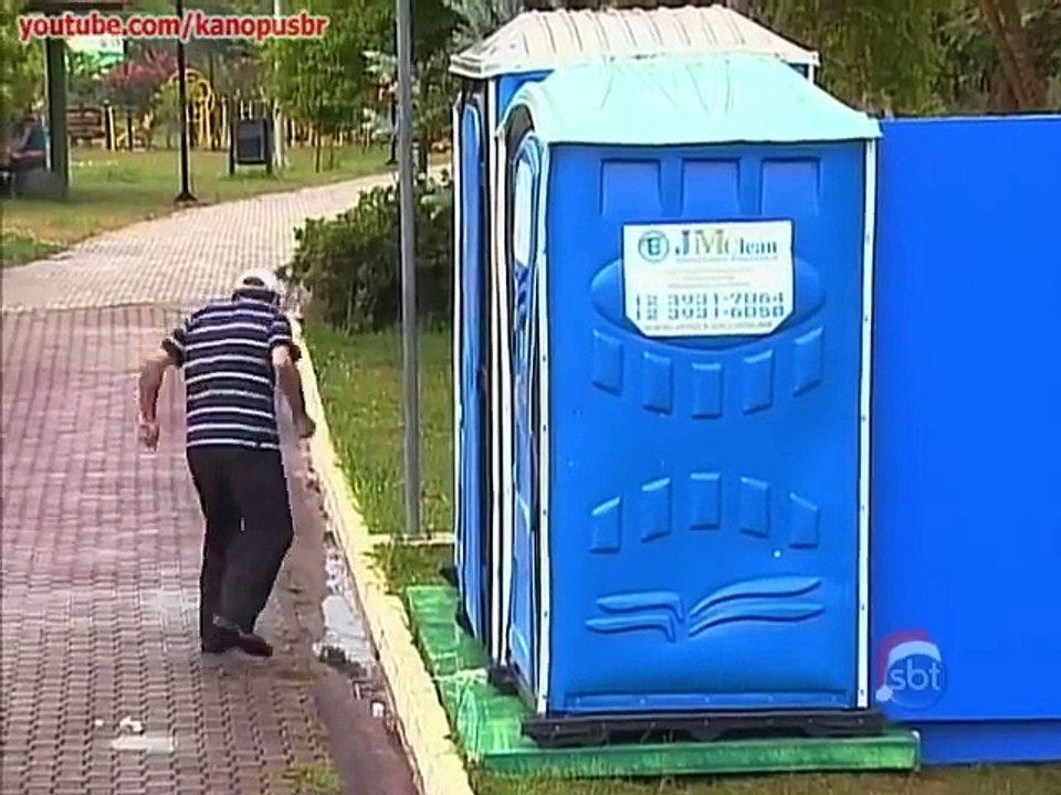 Banheiro Indiscreto -【Pegadinha Silvio Santos】