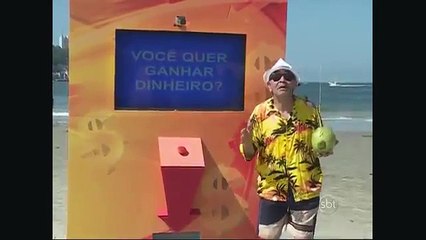 Câmera Escondida   Máquina De Dinheiro Na Praia   Pegadinha