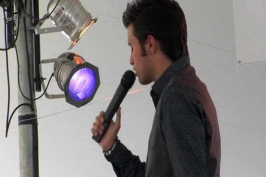 Kavan Hashemian sings 'We Can Make The Morning' Elvis Week