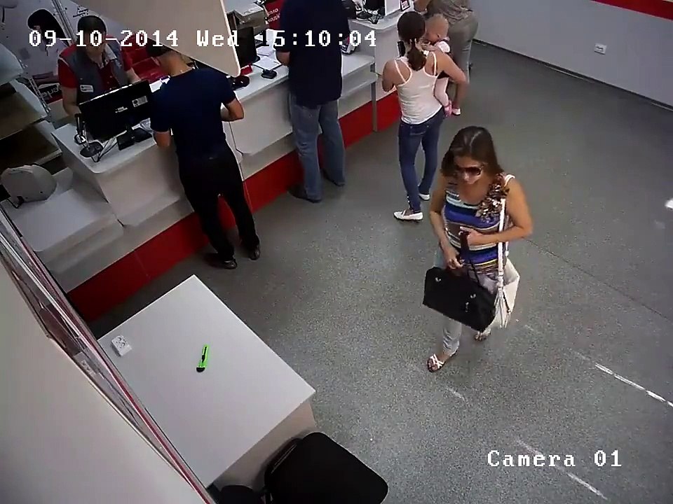 Funny Viral: Shameless Girl in Cafe