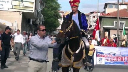 Fetih yürüyüşünde temsili Akşemseddin attan düştü!