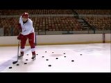 Unbelievable ! hockey tricks ( Sidney Crosby, Pavel Datsyuk )