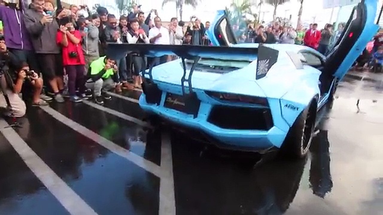LIBERTY WALK AVENTADOR SHOOTS FLAMES