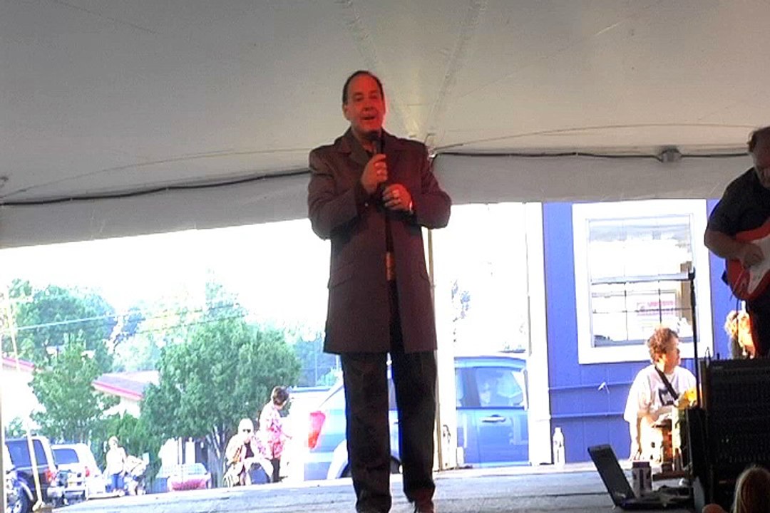Ricky O'Boyd sings 'It's Now Or Never' Elvis Wek 2008