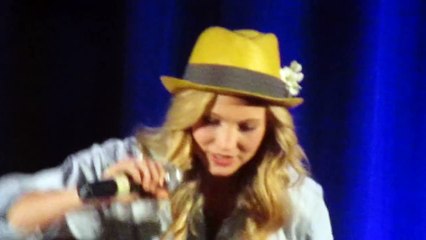 Candice Accola singing (Bloody Night Con Barcelona 2011)