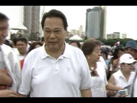 Ex-CJ Corona heckled at anti-pork protest