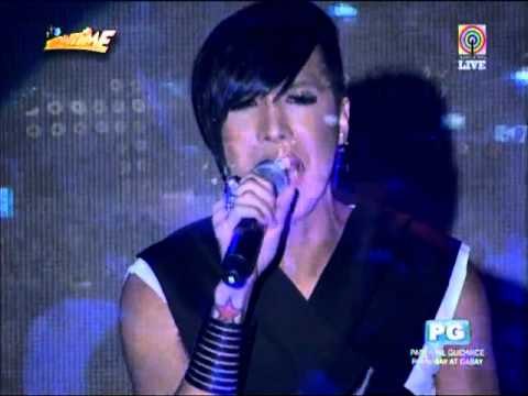 Vice Ganda sings 'Dahil Mahal Na Mahal Kita'