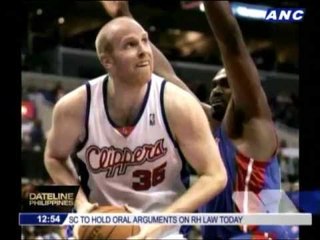 Lakers to sign Kaman, waive World Peace