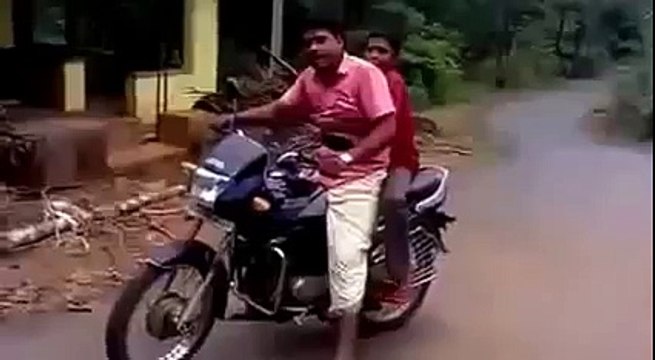 Super Kocak Atraksi Lucu GOKIL Kakek STANDING Motor