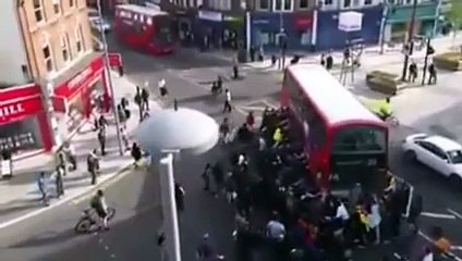 LONDON'S PEOPLE TO LIFT THE BUS OFF CYCLISTS CRUSHED LEG IN Walthamstow
