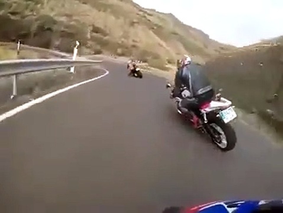 Carrera ilegal de motos con 4 detenidos (La Aldea - Agaete)