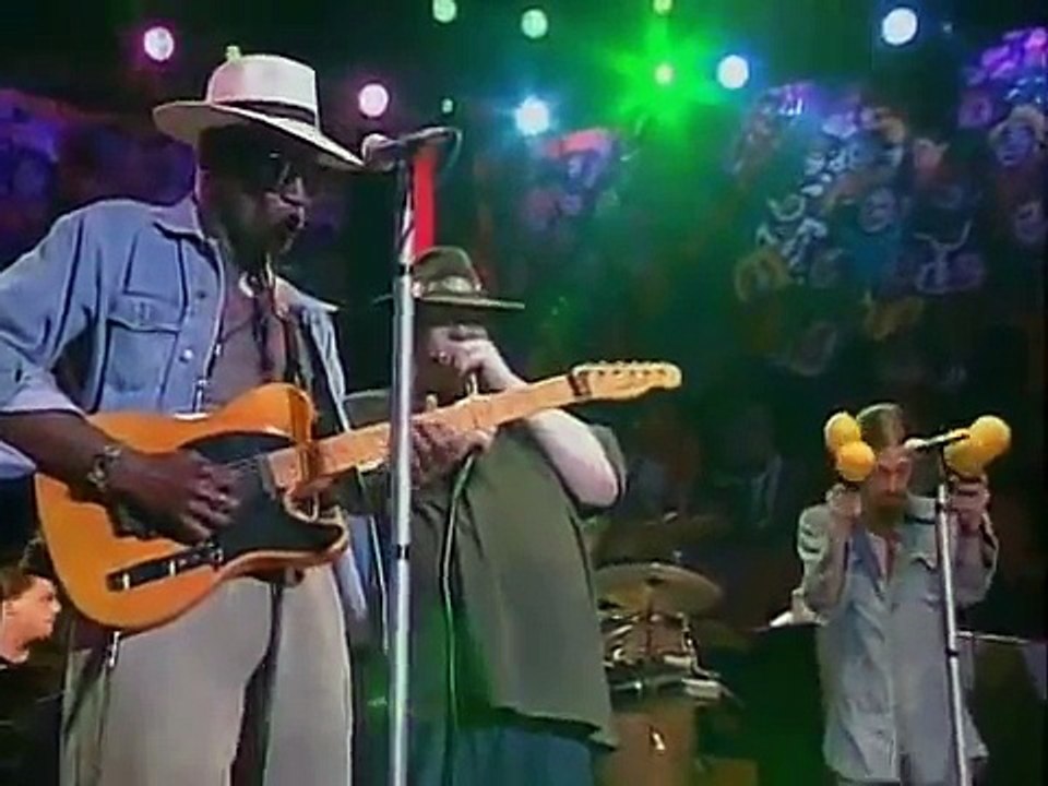 Black Crowes with Taj Mahal....Leaving Trunk