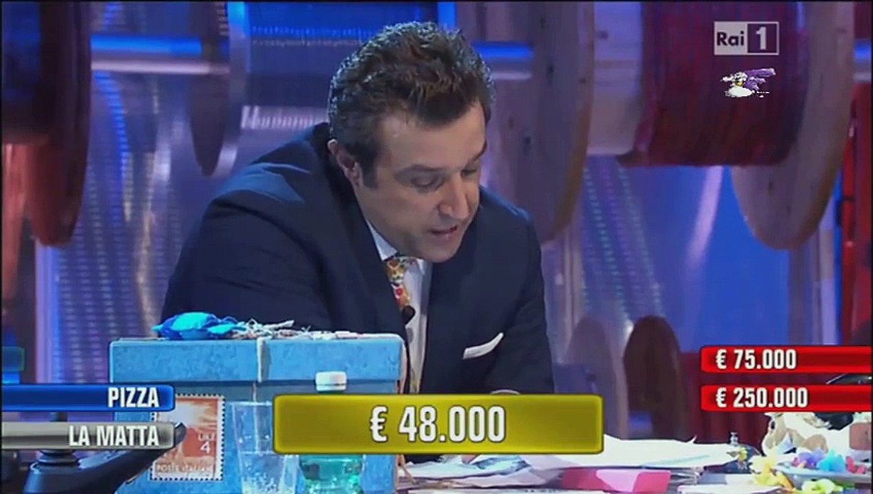 Flavio Insinna legge alcuni brani del romanzo di Maria Laura De Luca ad Affari Tuoi