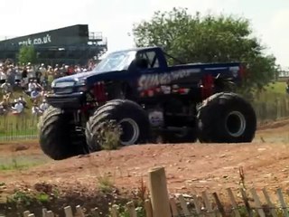 Monster Truck Big foot Jumping cars