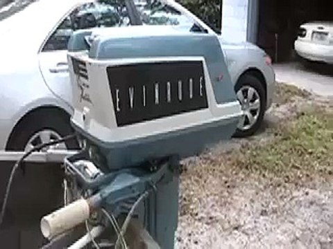Running antique outboard 1960 Evinrude on Feathercraft boat