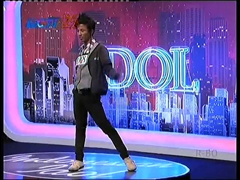 Lucu Sales Panci [Indonesian Idol 2014 Jogja] Goyang Uler Keket Jatuh Berdarah - AFRA SUGIANTO