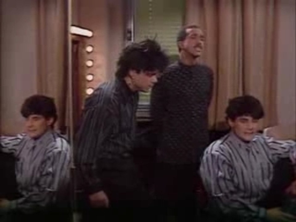 Isabelle a les yeux bleus