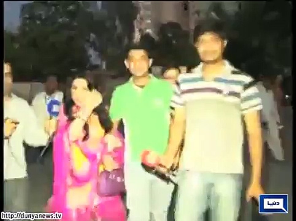 Dunya News - Meera arrives at Gaddafi Stadium without ticket