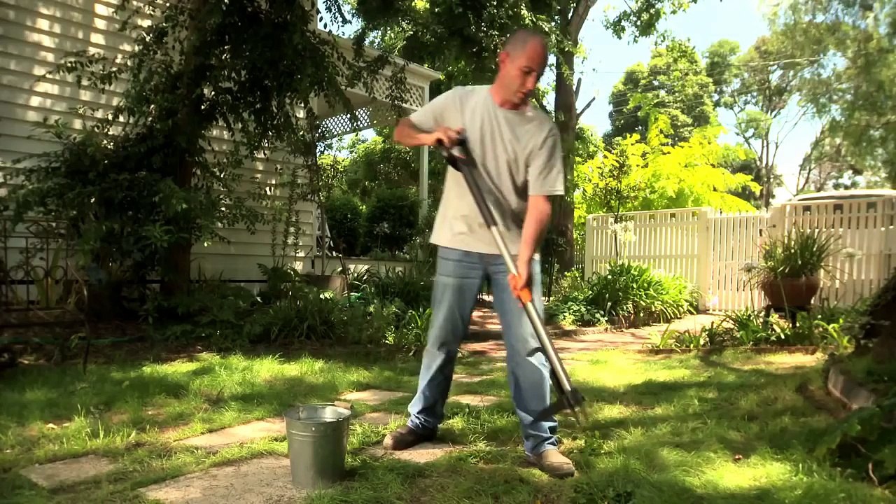 Alat za vadjenje korova Fiskars odigledolokomotive.rs