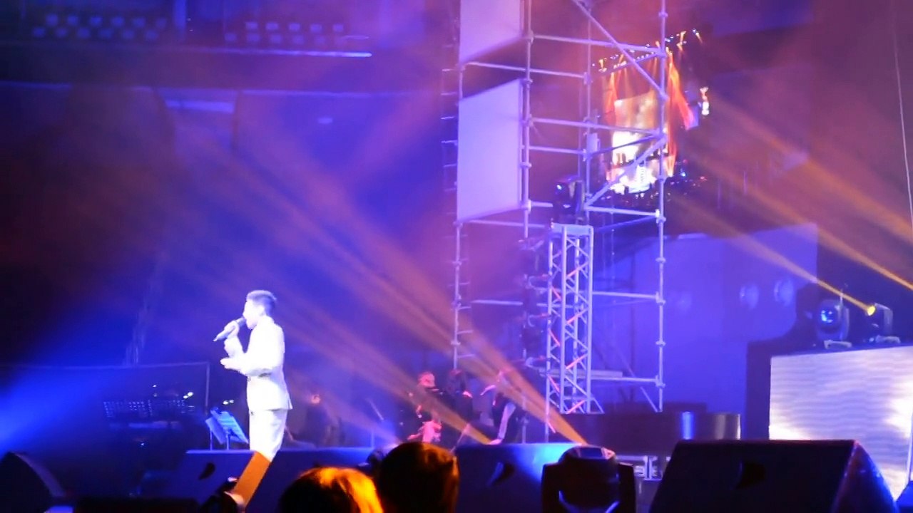MOA Arena - 12-19 - Hallelujah - Tell The World Of His Love