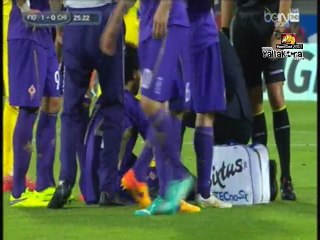 اصابة وهتاف جماهير الفيولا لصلاح في اخر مبارياته