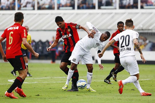 Na despedida de Robinho, Santos leva empate no fim
