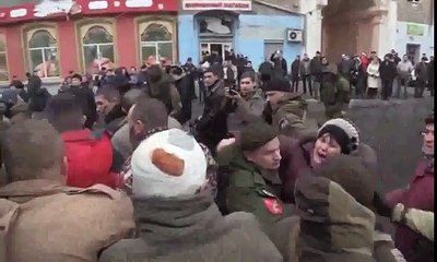 АТО Гиви издевается над пленными украинцами часть3