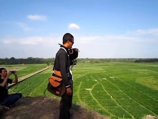 Leo (indian Black eagle) iseng di kuburan