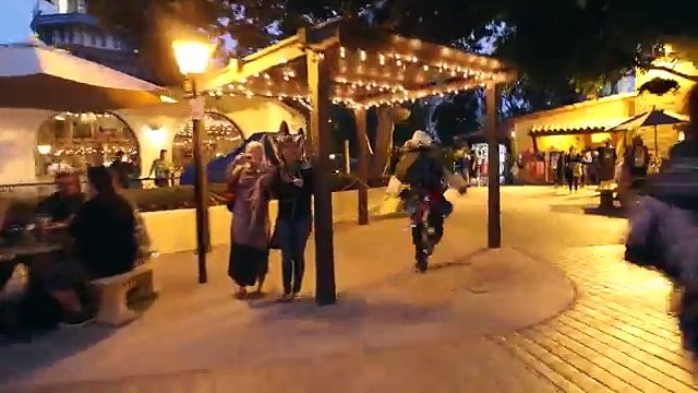 Assassin's Creed 4 Meets Parkour in Real Life - Comic-Con in 4K