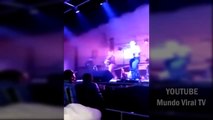 Balean a Alfredito Olivas | Balean en pleno concierto al cantante Alfredito Olivas (VIDEO)