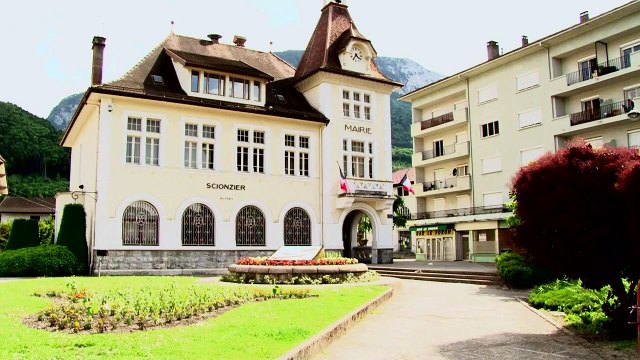 Kerry se casse la jambe en faisant du vélo dans les Alpes