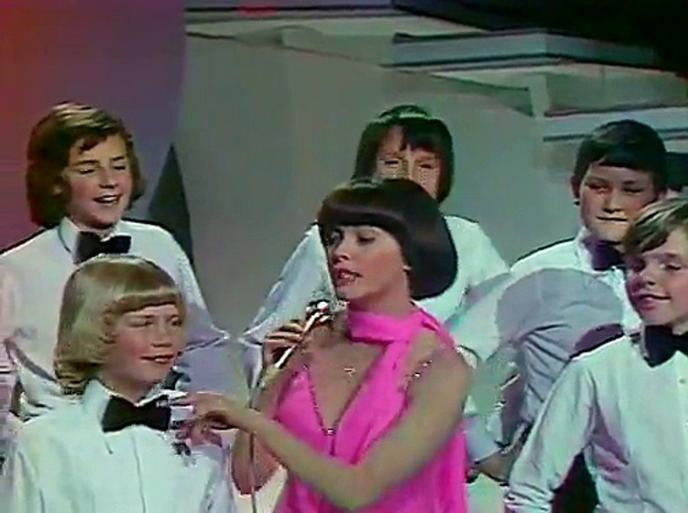 Mireille Mathieu - Tous Les Enfants Chantent Avec Moi (Système Deux, 02.05.1976)
