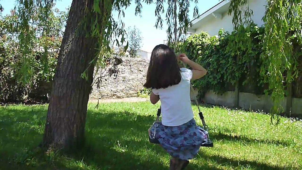 Filles balancoire St Phil mai 2015 1