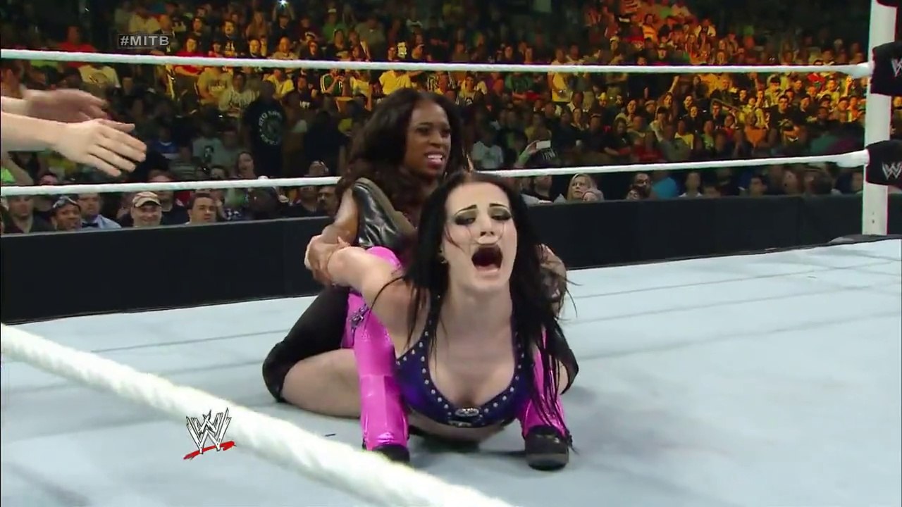 Paige vs. Naomi (with Cameron)