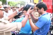 LUCKNOW - Suresh Raina in Lucknow to support Traffic Police(30-06-12)