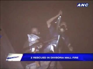 Скачать видео: Fire hits Divisoria Mall; 2 rescued