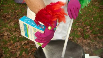 Cleaning Tips with Kim Woodburn, No 3 - DIY washing machine