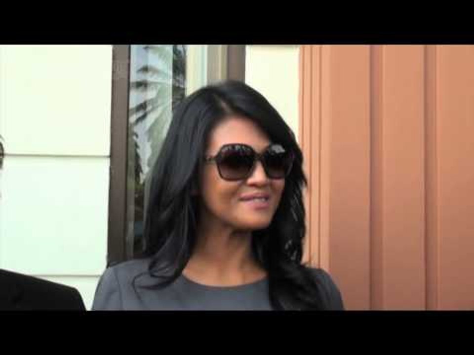 Jadi Single Woman, Farah Quinn Tertawa
