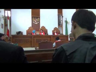 Edies Adelia Absen di Sidang Perdana Suaminya