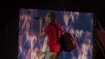 Niall Horan singing Stereo Hearts(HD)