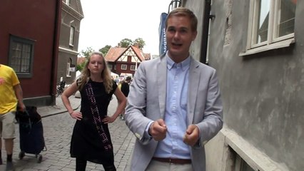 Twitterklänningen möter Gustav Fridolin