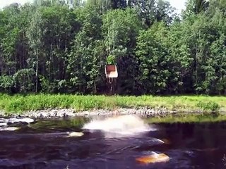 Transport av lekgrus med helikopter till Nätraälven