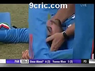 Télécharger la video: Biggest Accident in Cricket History Virat Kohli And Rohit Sharma vs Pakistan Asia Cup cricket