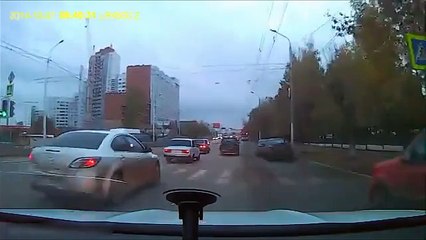 Russia / Car Crash Compilation 2015 - Funny Fails - Car Crashes