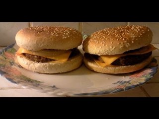 Os cheeseburgers (receita fácil) HD
